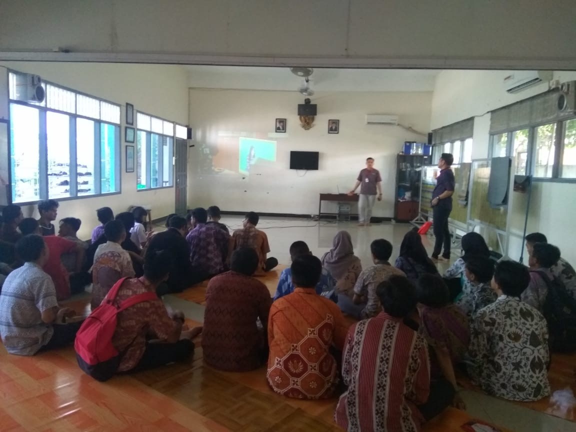 Kunjungan Universitas Dinamika Surabaya Ke SMK Airlangga